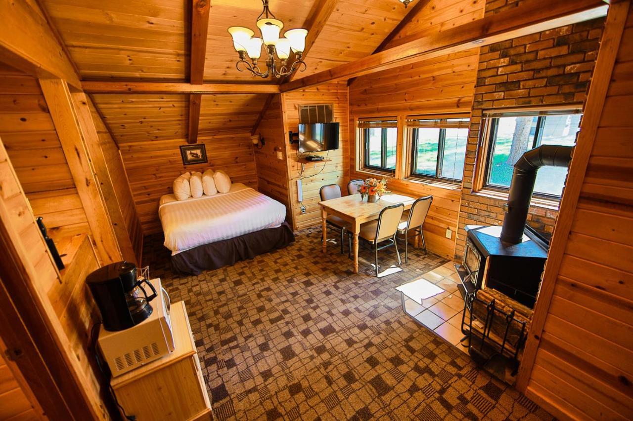 Castle Mountain Chalets Buitenkant foto