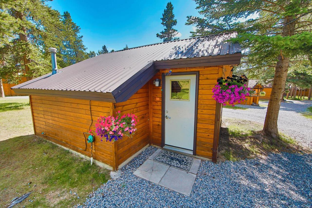 Castle Mountain Chalets Buitenkant foto
