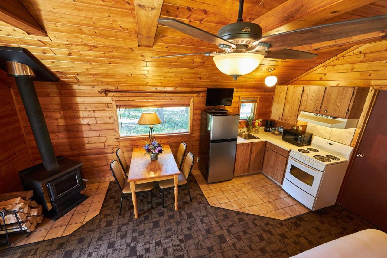 Castle Mountain Chalets Buitenkant foto