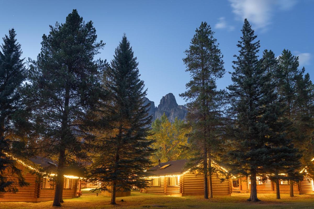 Castle Mountain Chalets Buitenkant foto