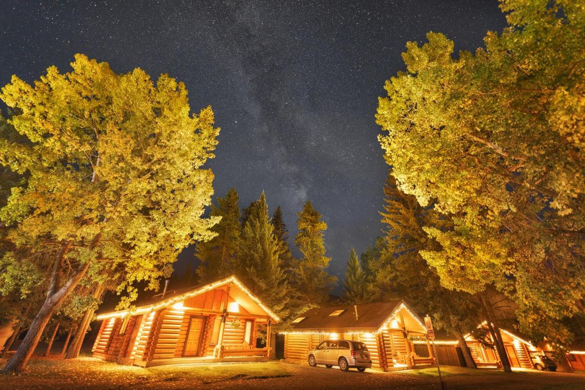 Castle Mountain Chalets Buitenkant foto
