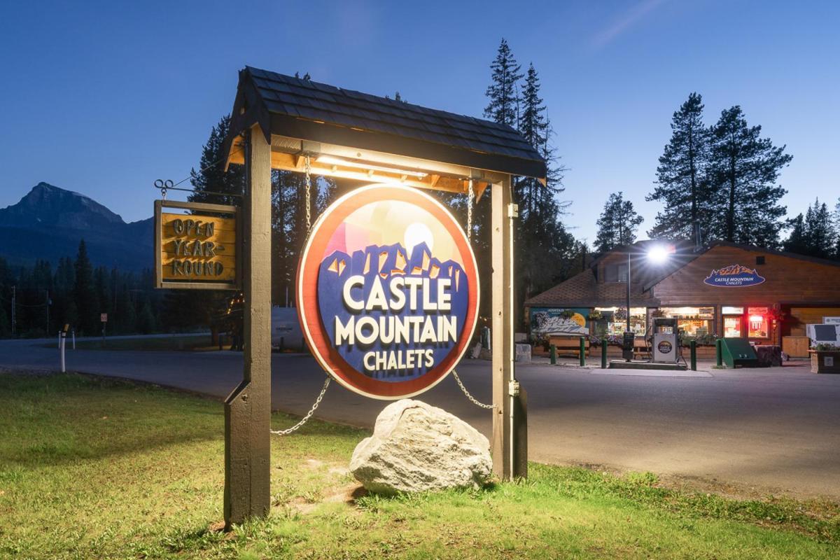 Castle Mountain Chalets Buitenkant foto