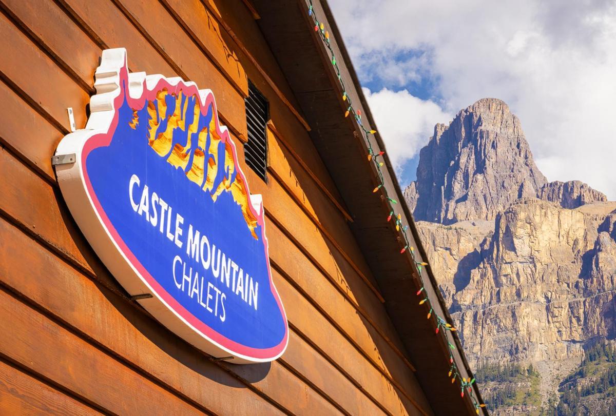 Castle Mountain Chalets Buitenkant foto