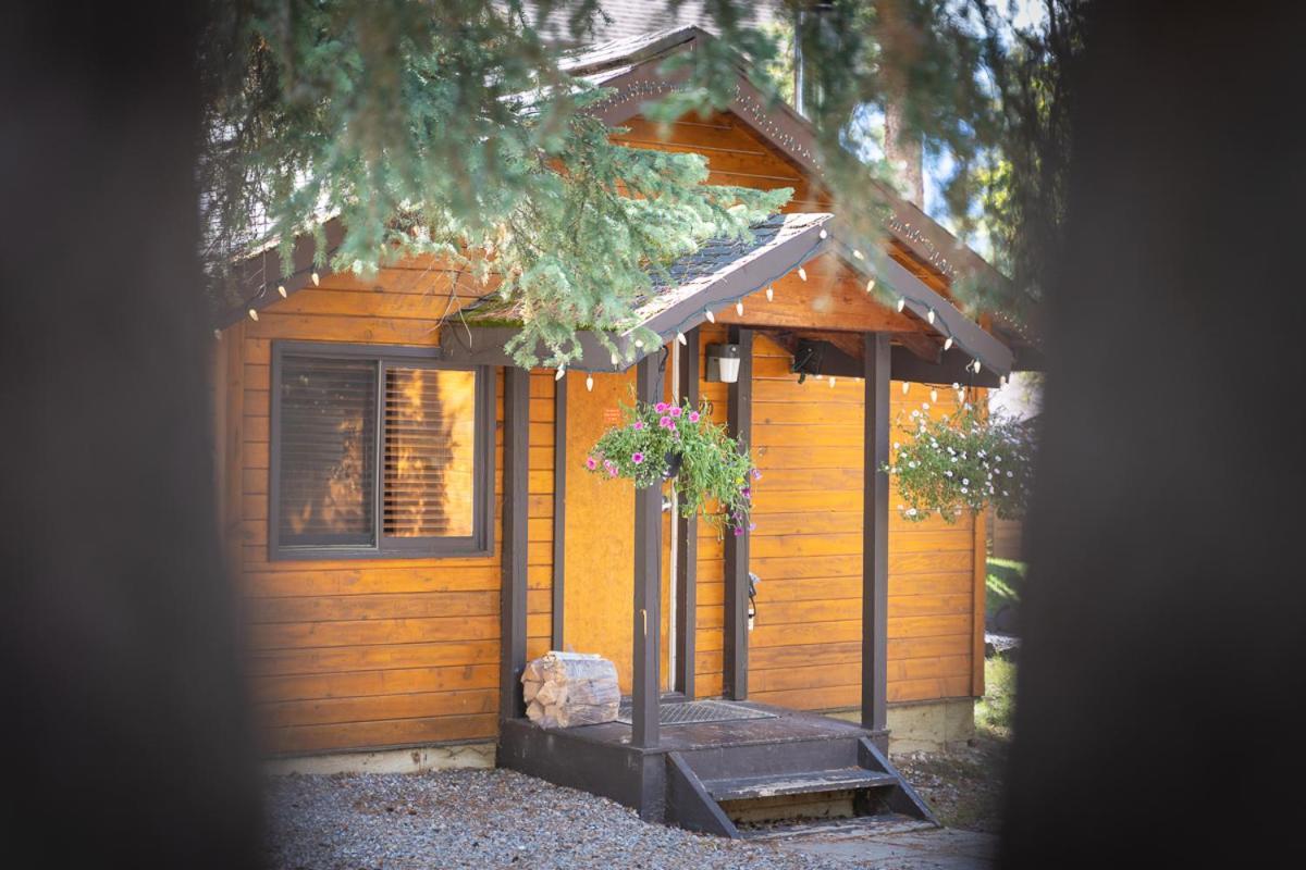 Castle Mountain Chalets Buitenkant foto